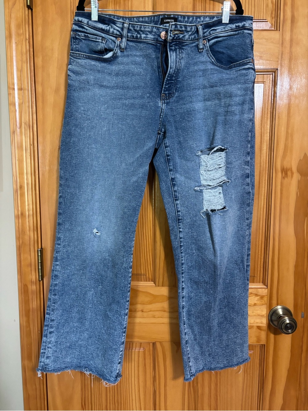 Express Distressed Cropped Jeans in Medium Blue